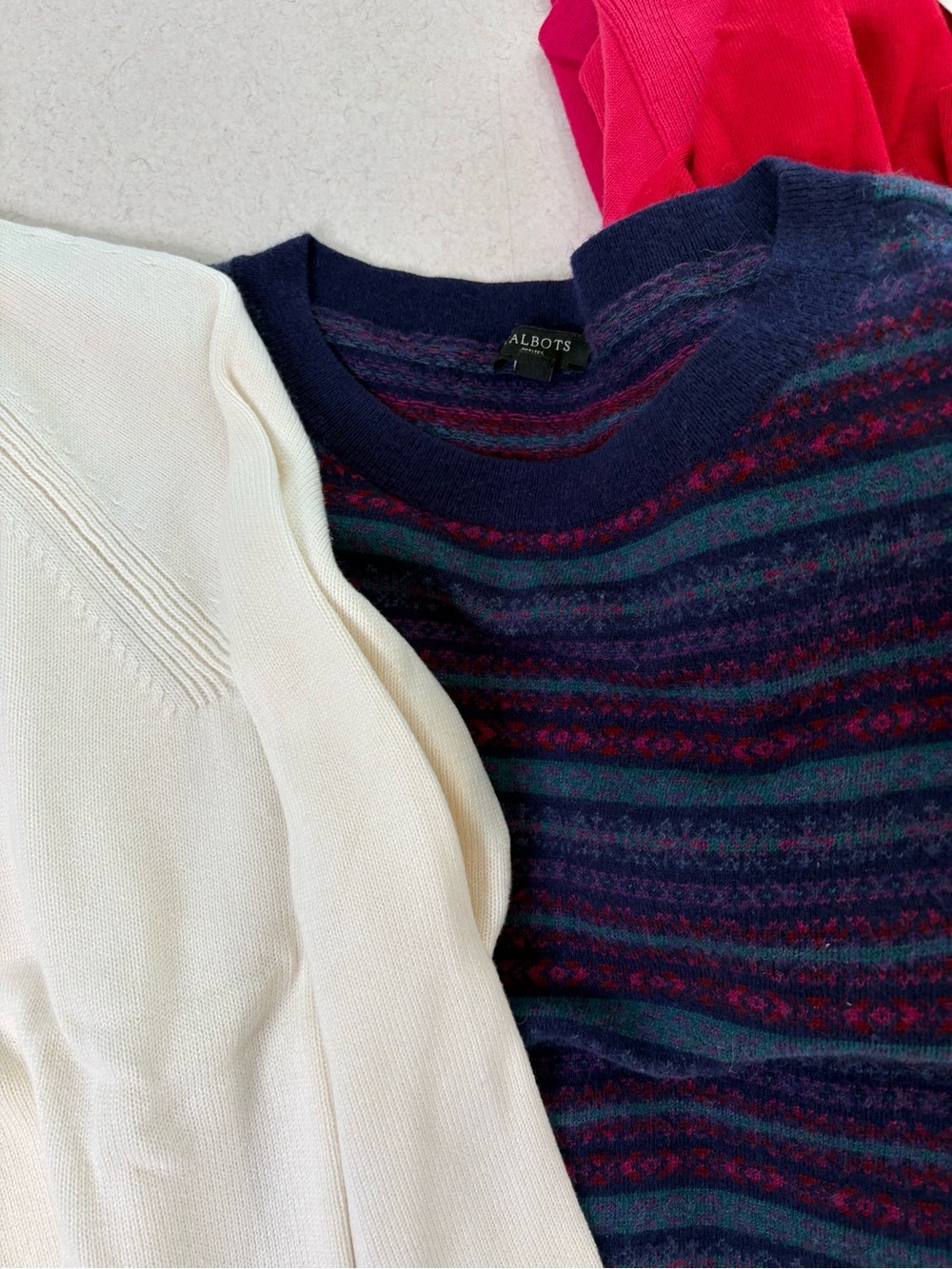 Closet Clean Out Women’s 13 Shirts/ Great For Resellers - Picture 11 of 16